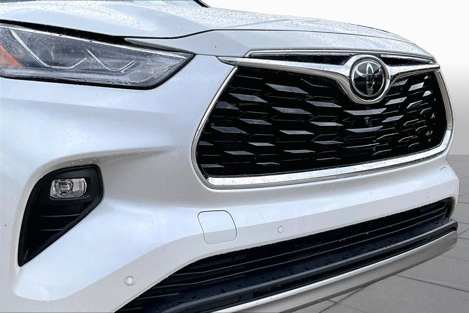 Used 2023 Toyota Highlander Platinum FWD image 30