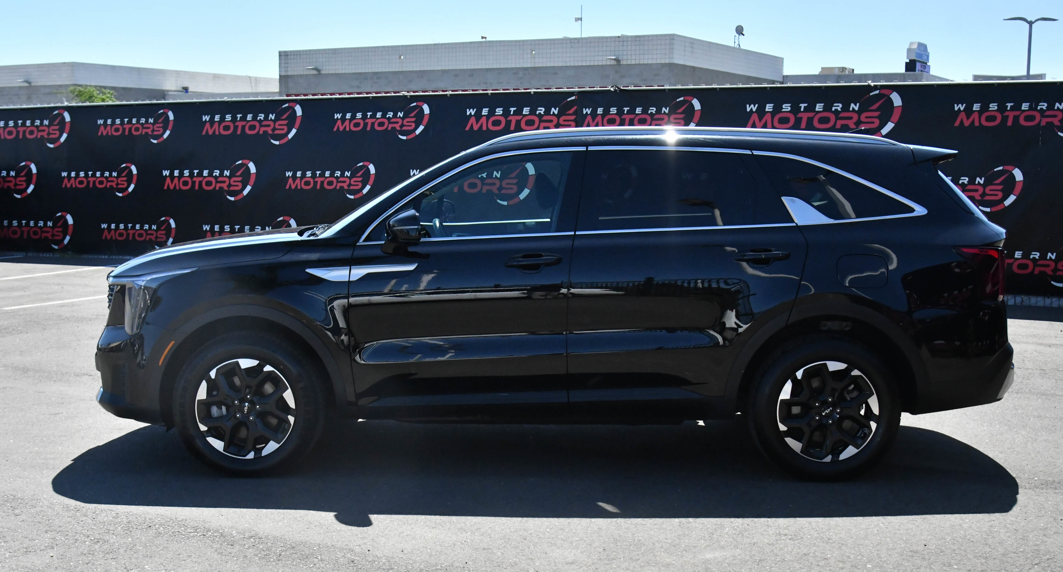 Used 2024 Kia Sorento S image 4