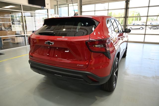 New 2026 Chevrolet Trax RS w/ Driver Confidence Package FWD image 5