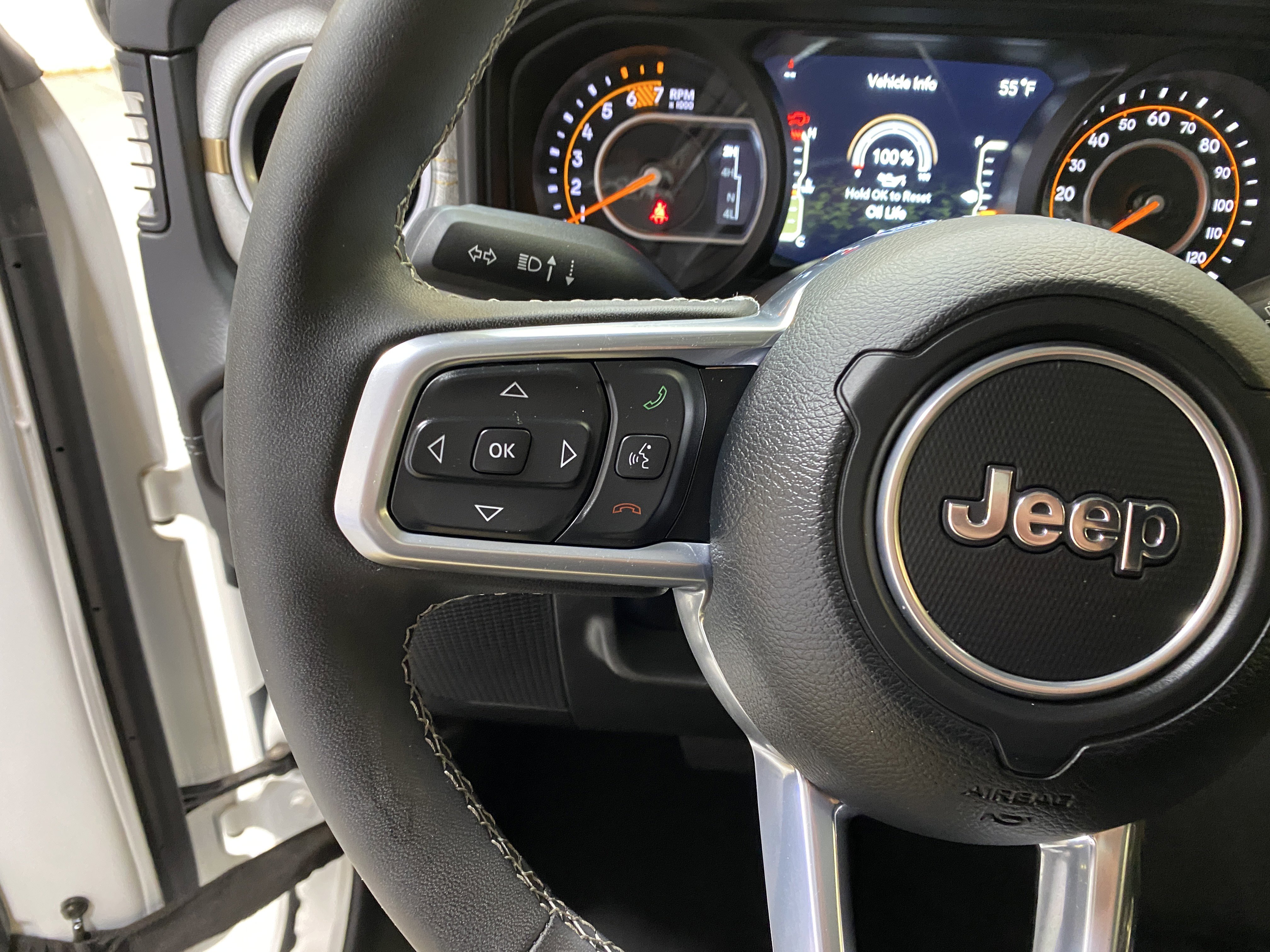 Used 2025 Jeep Wrangler Sahara image 33