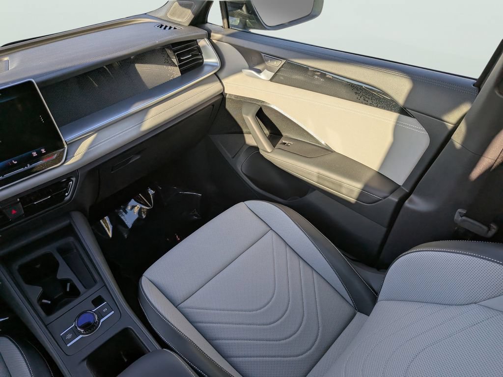 New 2026 Volkswagen Tiguan SE R-Line FWD image 13