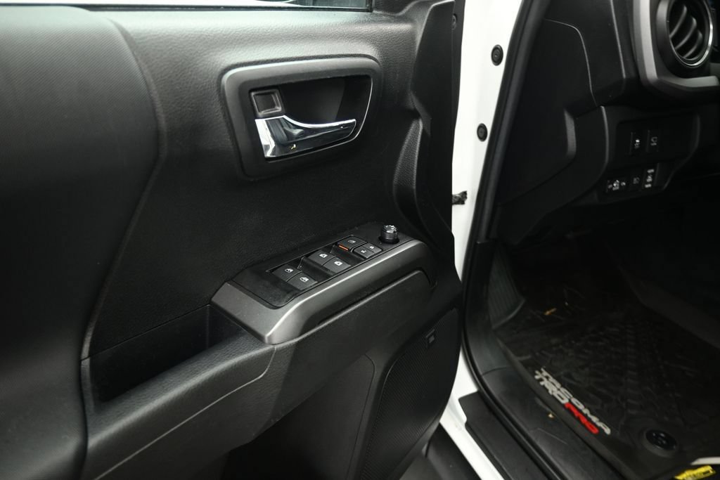 Used 2022 Toyota Tacoma TRD Pro AWD/4WD image 8