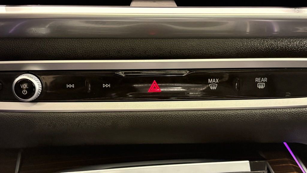 Used 2023 BMW X7 xDrive40i image 42