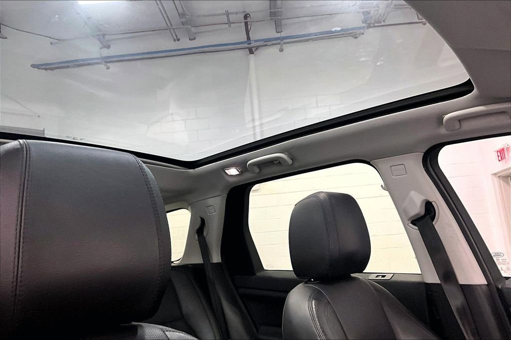 Used 2018 Land Rover Discovery Sport HSE AWD/4WD image 17