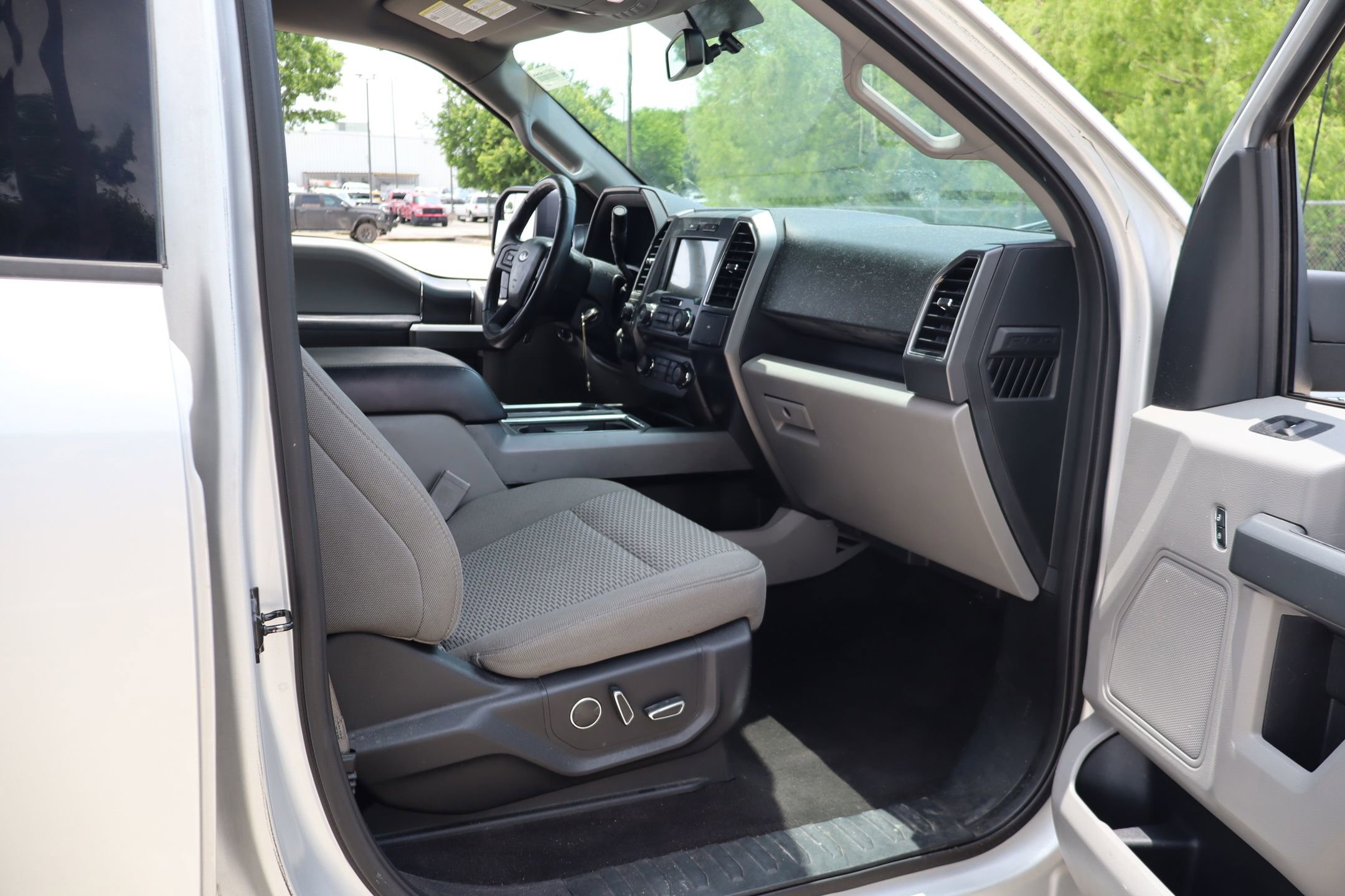 Used 2018 Ford F150 XLT w/ Equipment Group 302A Luxury AWD/4WD image 30
