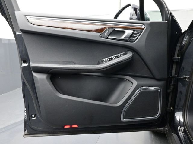 Certified 2023 Porsche Macan S image 7