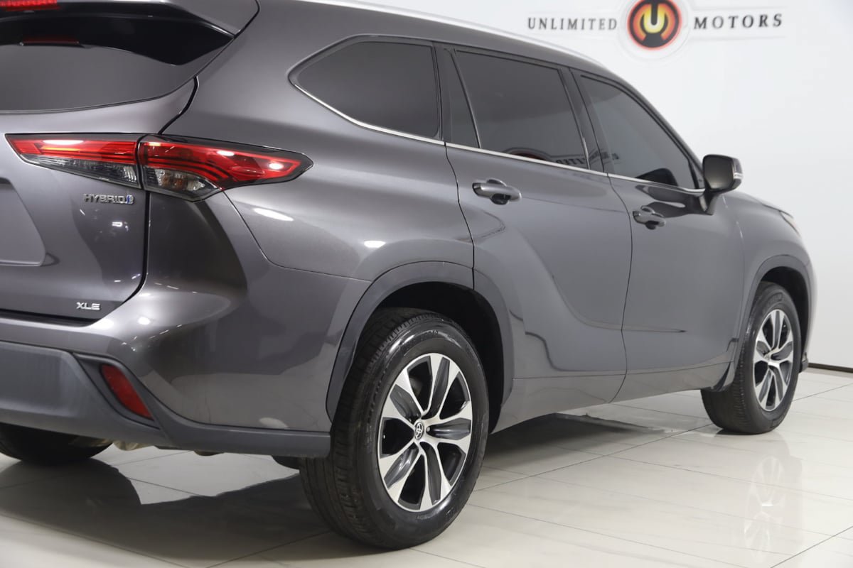 Used 2022 Toyota Highlander XLE FWD image 43