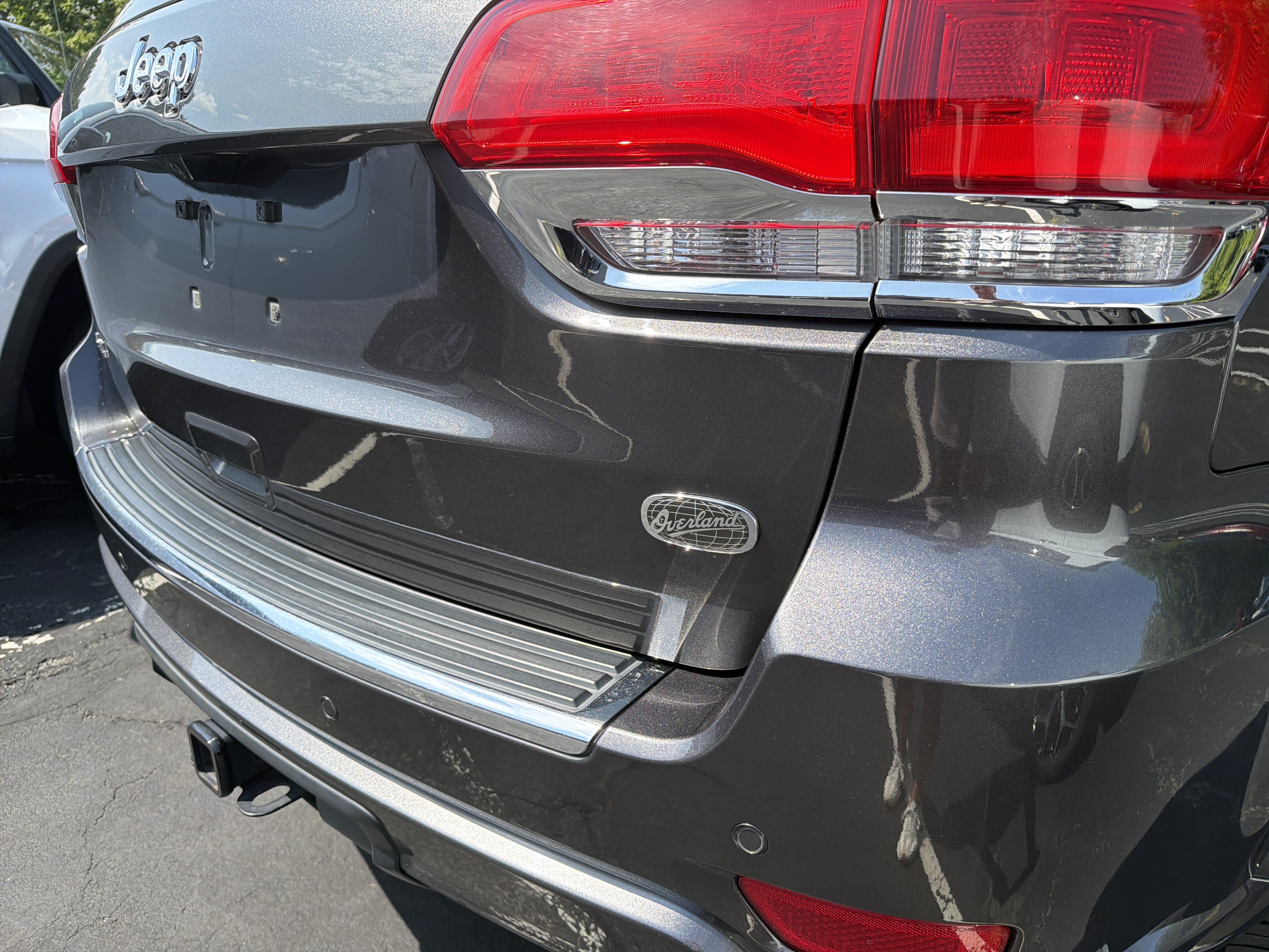 Certified 2020 Jeep Grand Cherokee Overland AWD/4WD image 8