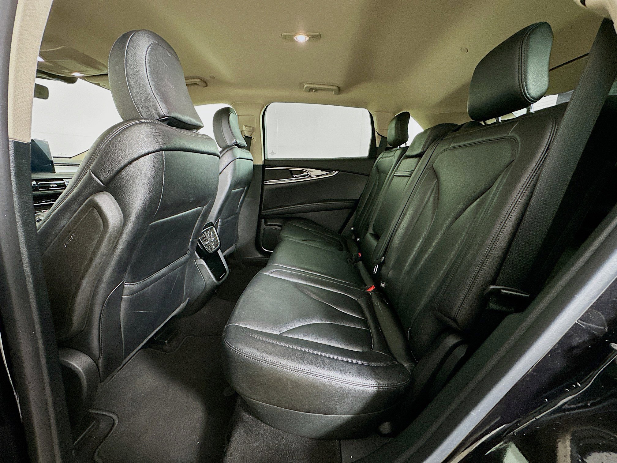 Used 2023 Lincoln Nautilus FWD w/ Premium Package image 27