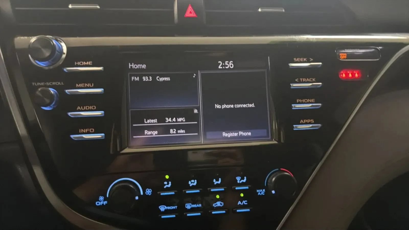 Used 2018 Toyota Camry LE FWD image 13