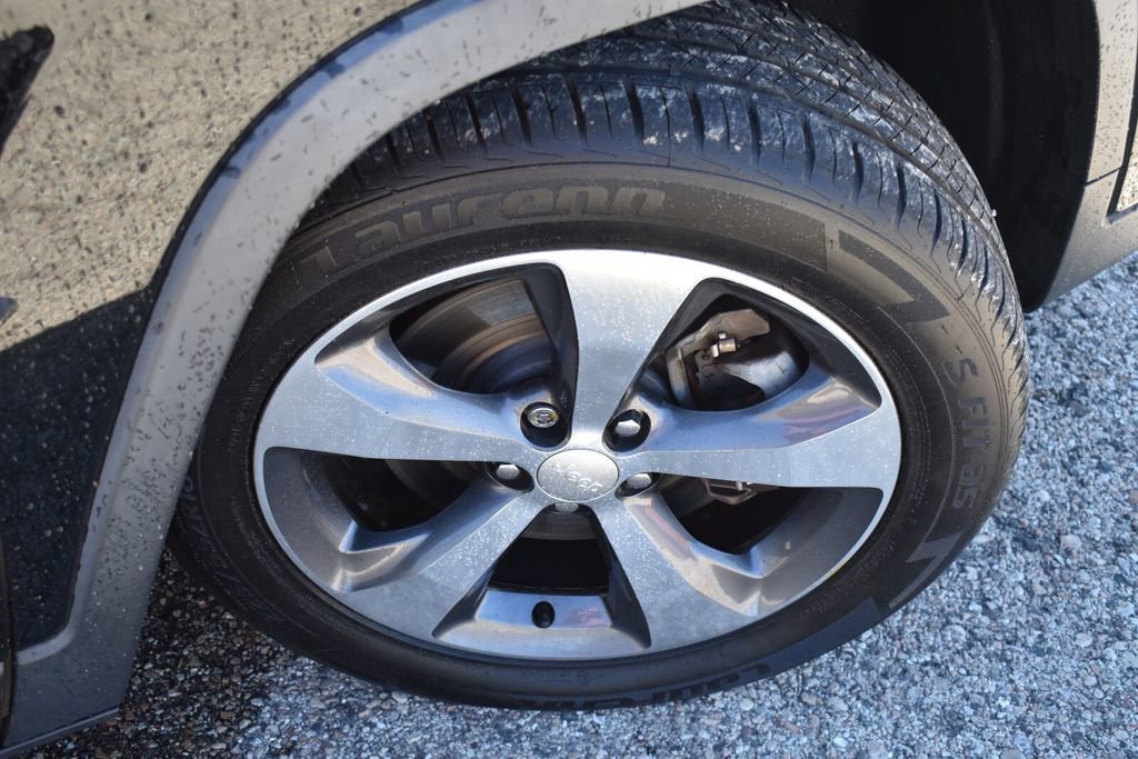 Used 2019 Jeep Cherokee Limited FWD image 14
