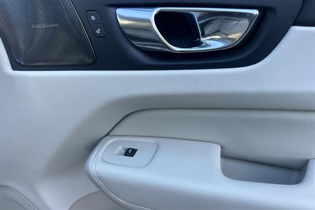 Certified 2023 Volvo XC60 T8 Plus w/ Climate Package image 18