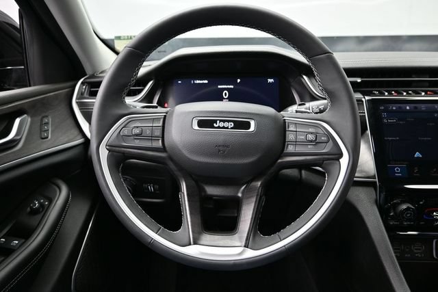 Used 2023 Jeep Grand Cherokee Limited w/ Black Appearance Package AWD/4WD image 28