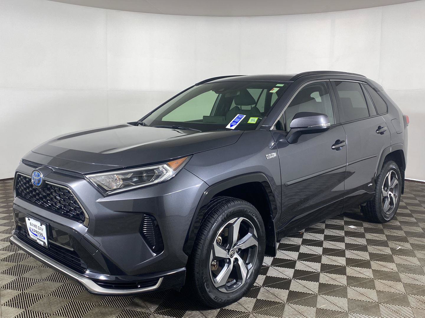 Used 2021 Toyota RAV4 SE w/ Weather & Moonroof Package AWD/4WD image 2