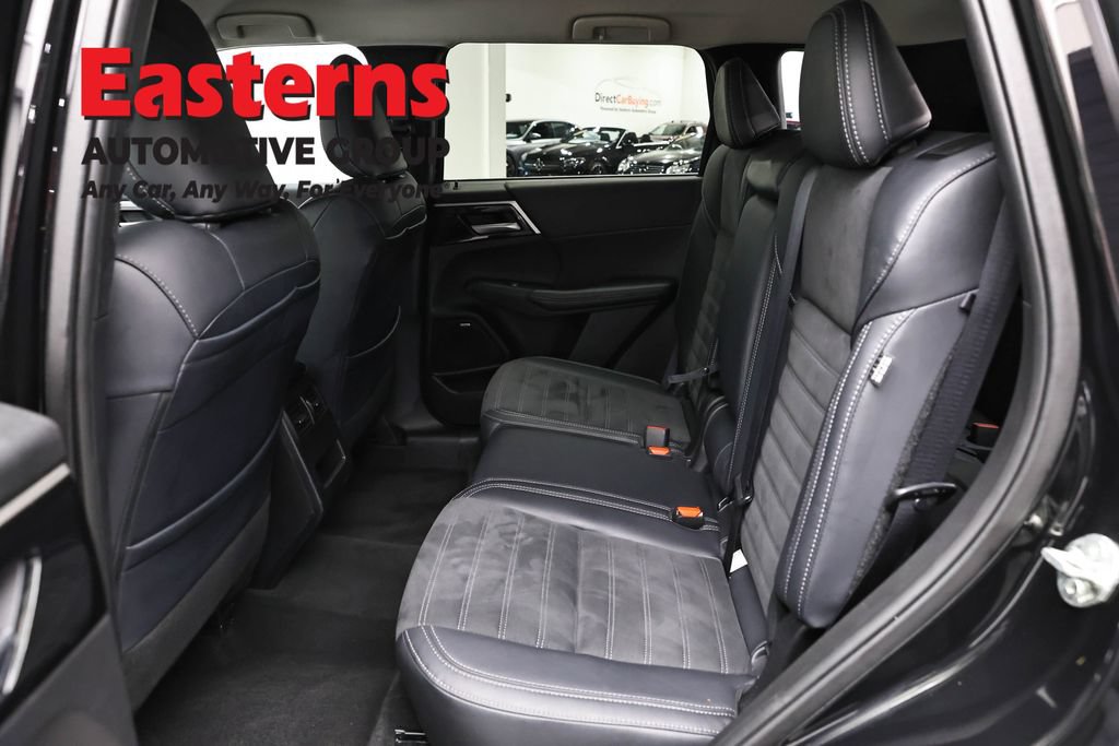 Used 2025 Mitsubishi Outlander SE AWD/4WD image 22