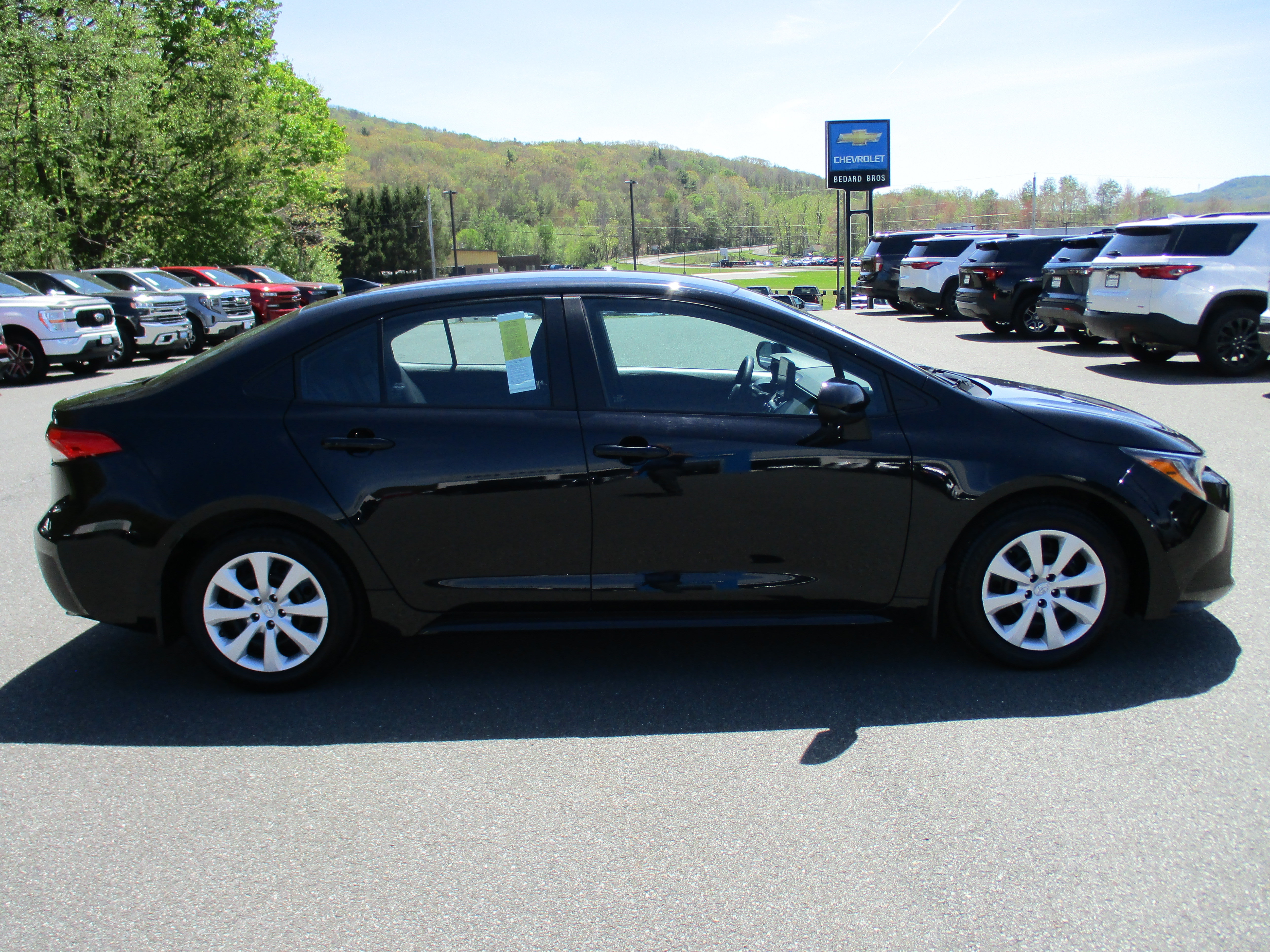Used 2023 Toyota Corolla LE w/ Carpet Mat Package (TMS) FWD image 4