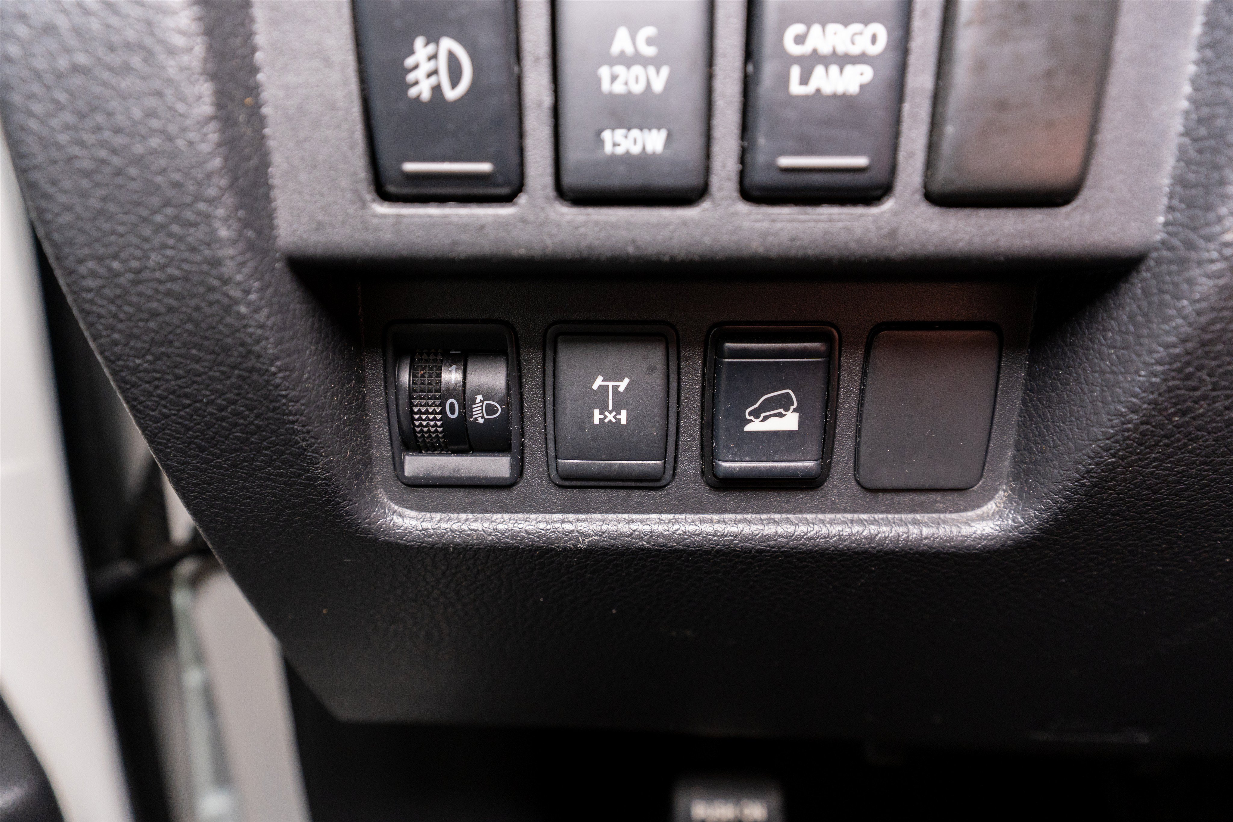 Used 2019 Nissan Titan PRO-4X w/ Pro-4x Convenience Package AWD/4WD image 35