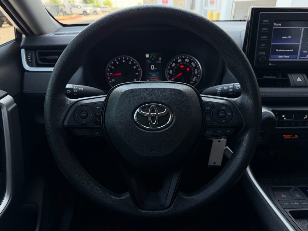 Used 2022 Toyota RAV4 LE image 11