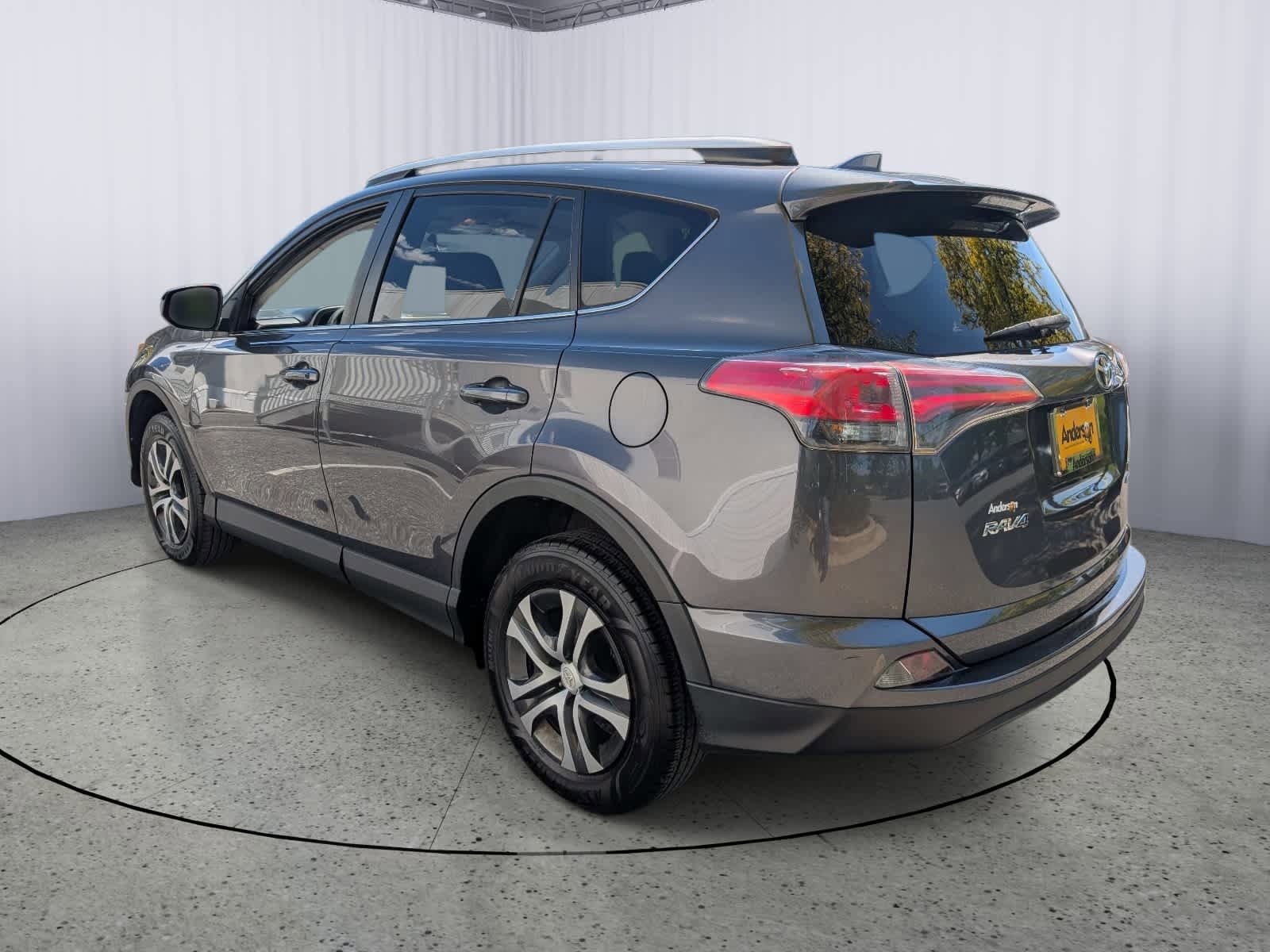 Used 2016 Toyota RAV4 LE AWD/4WD image 4