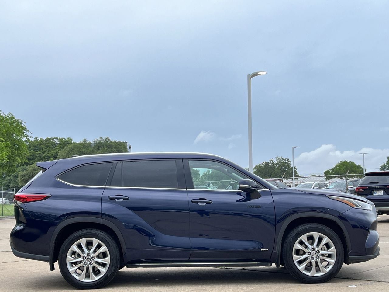 Used 2021 Toyota Highlander Limited image 3
