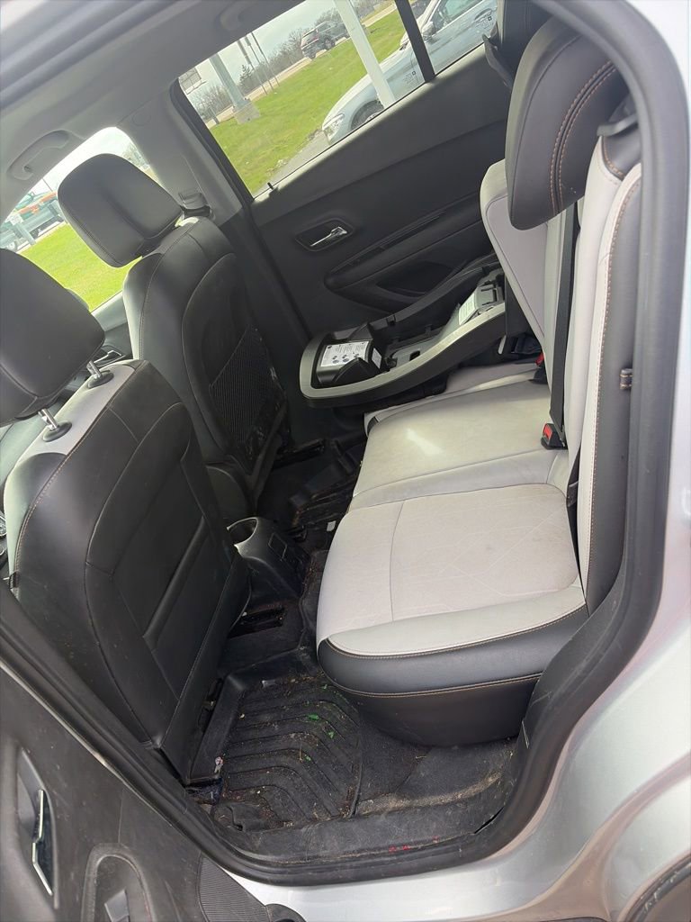 Used 2019 Chevrolet Trax LT w/ LT Convenience Package FWD image 4