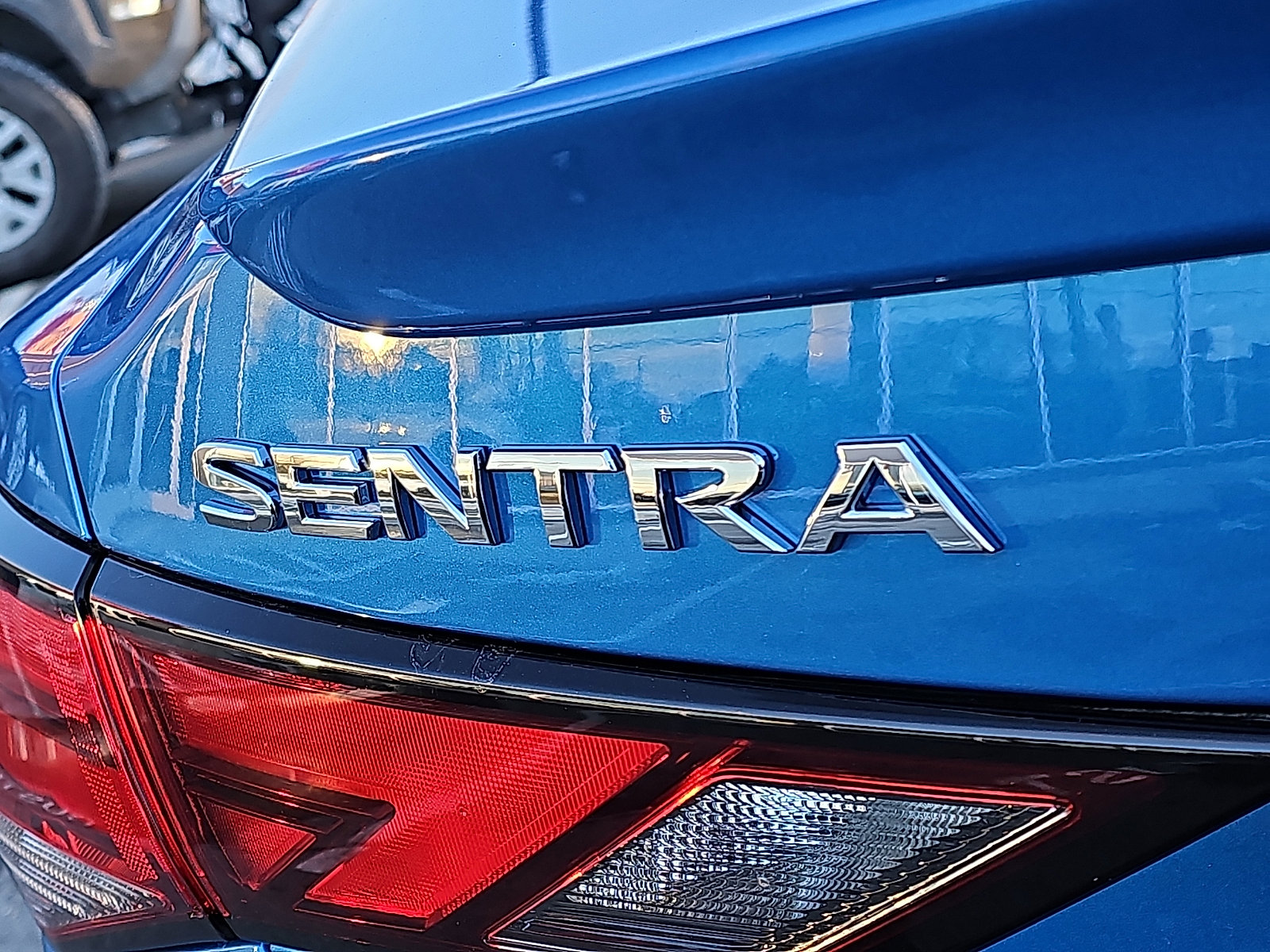 Used 2025 Nissan Sentra SR w/ SR Premium Package image 33