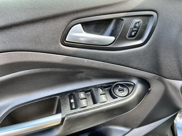 Used 2017 Ford Escape SE AWD/4WD image 16