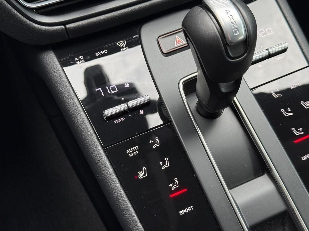 Used 2025 Porsche Macan AWD/4WD image 39