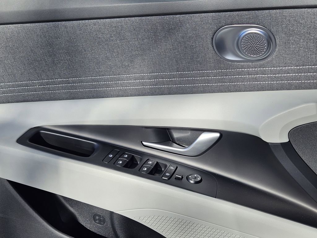 New 2025 Hyundai Elantra Limited FWD image 23