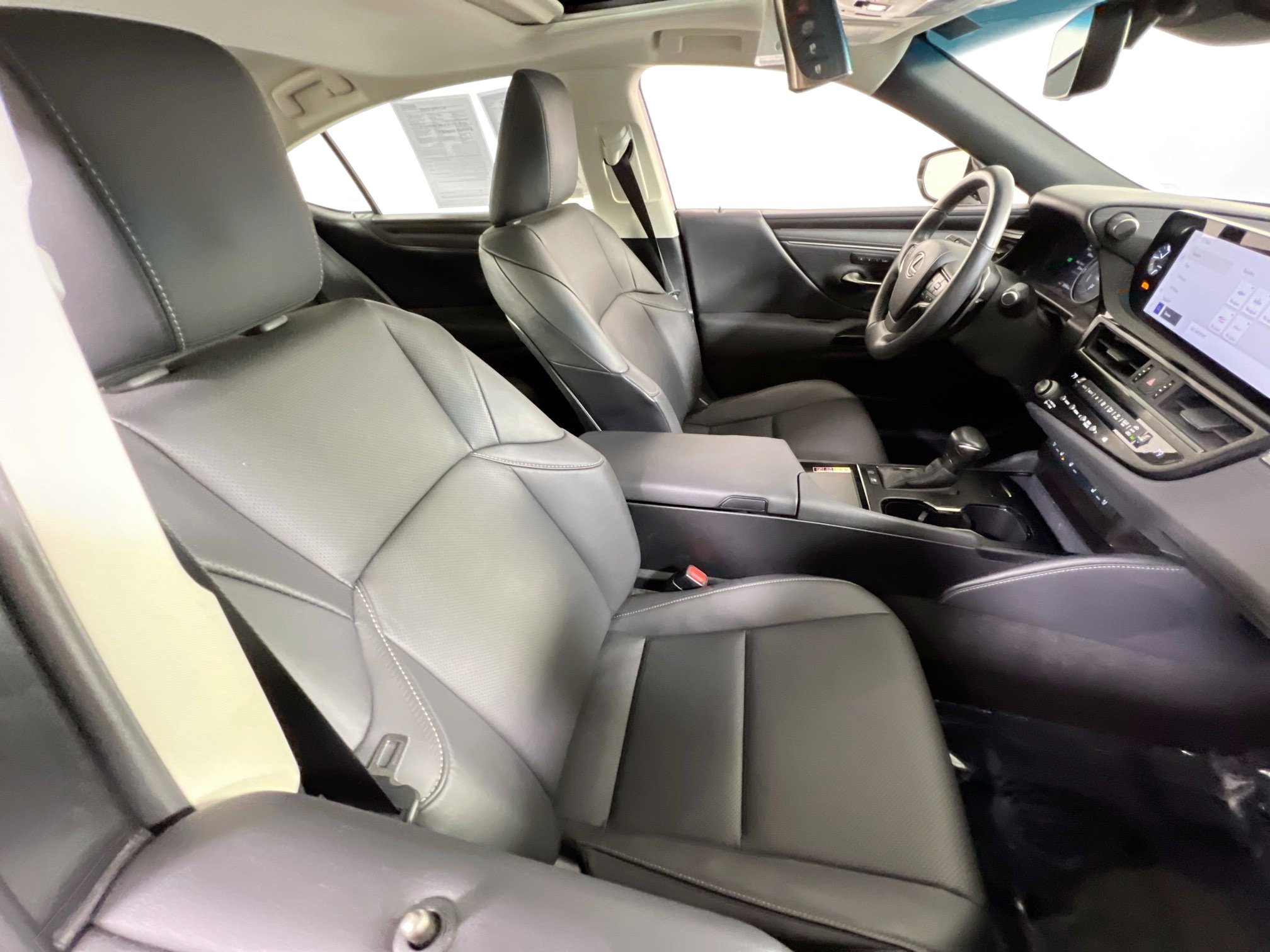 Used 2024 Lexus ES 300h w/ Premium Package image 27