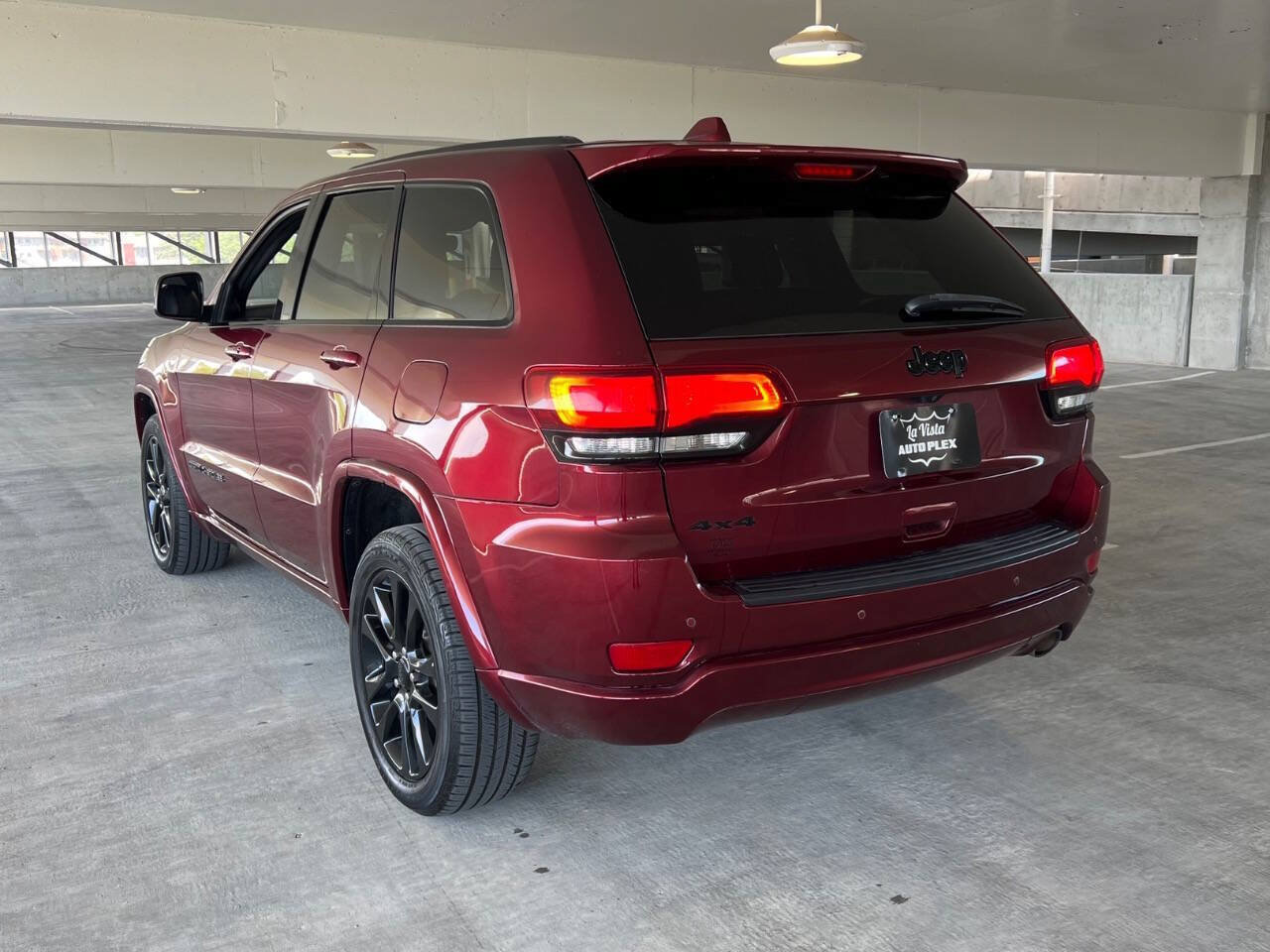 Used 2019 Jeep Grand Cherokee Altitude AWD/4WD image 16