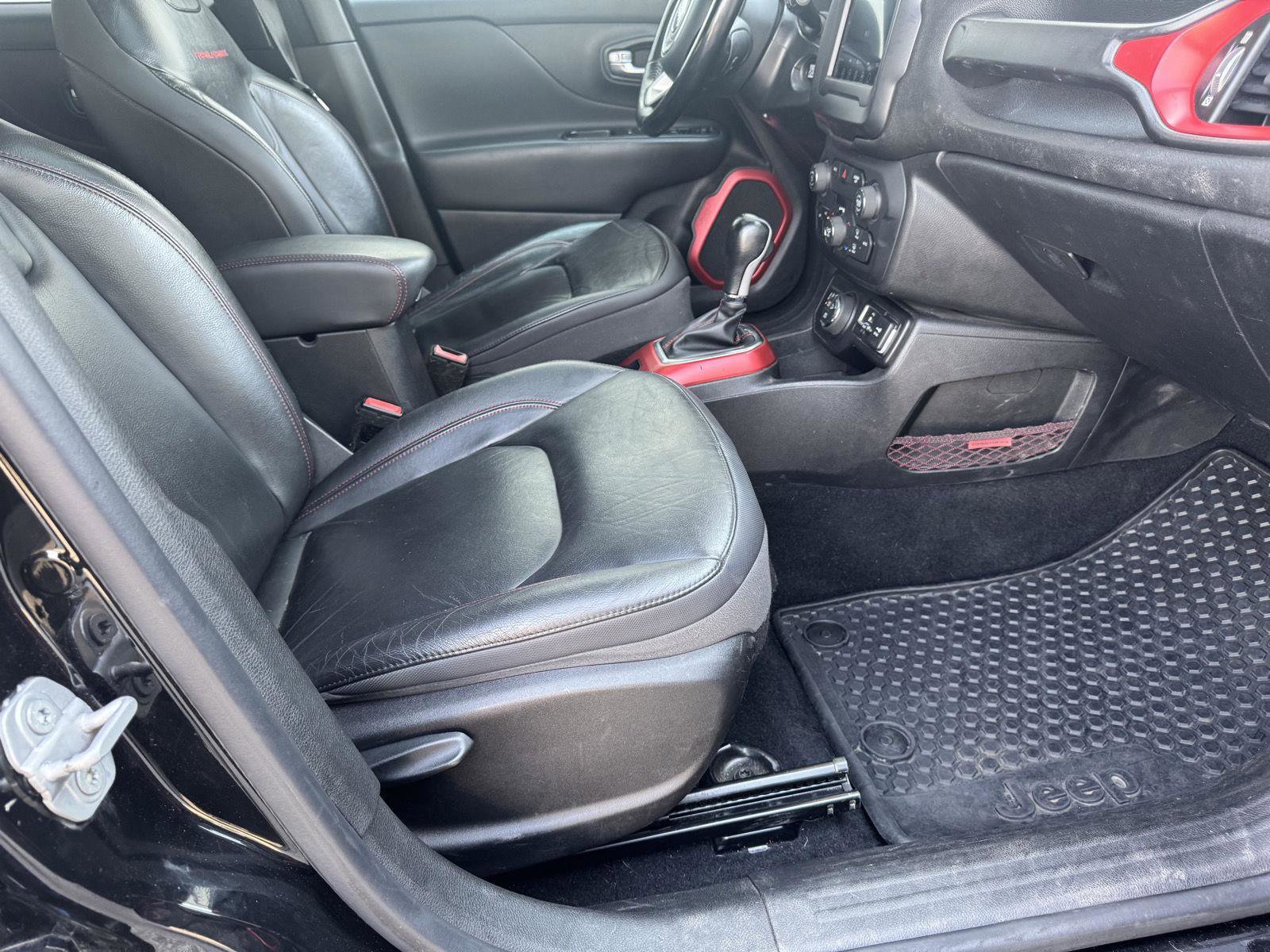 Used 2018 Jeep Renegade Trailhawk AWD/4WD image 19