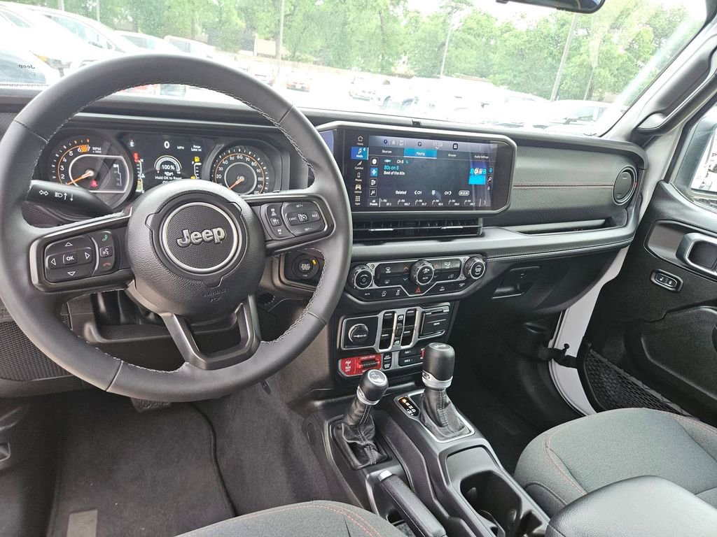Used 2025 Jeep Wrangler Unlimited Rubicon AWD/4WD image 16