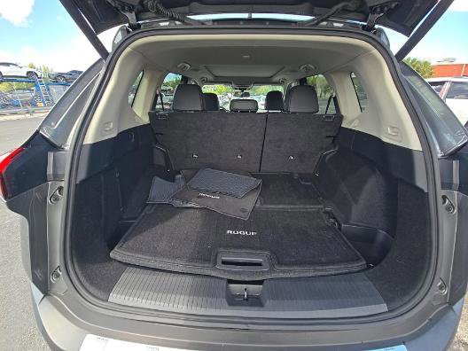 Used 2023 Nissan Rogue SL AWD/4WD image 11