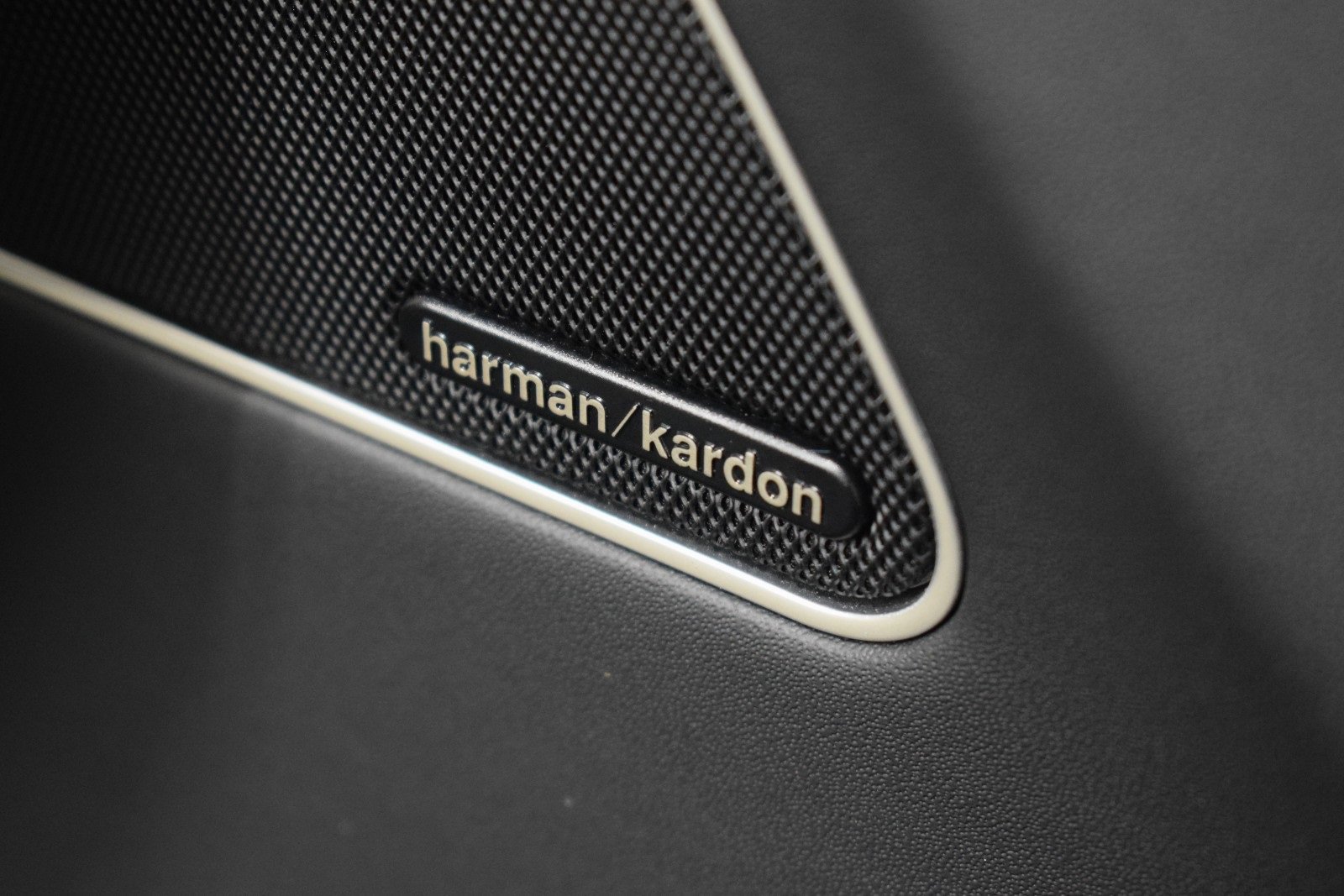 Certified 2022 Maserati Levante Modena image 37