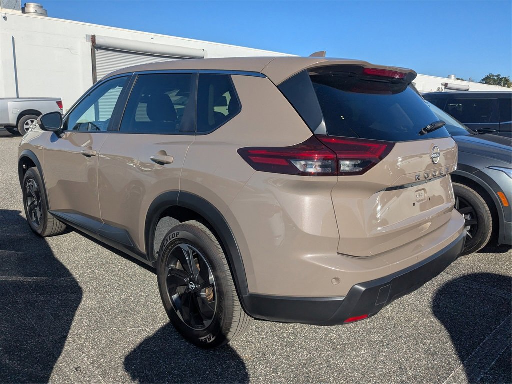 Used 2025 Nissan Rogue SV image 4