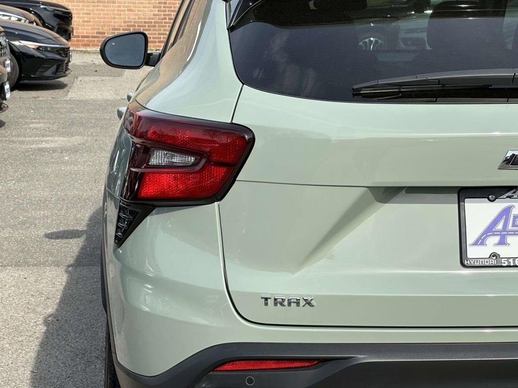 Used 2024 Chevrolet Trax ACTIV w/ Sunroof Package image 13