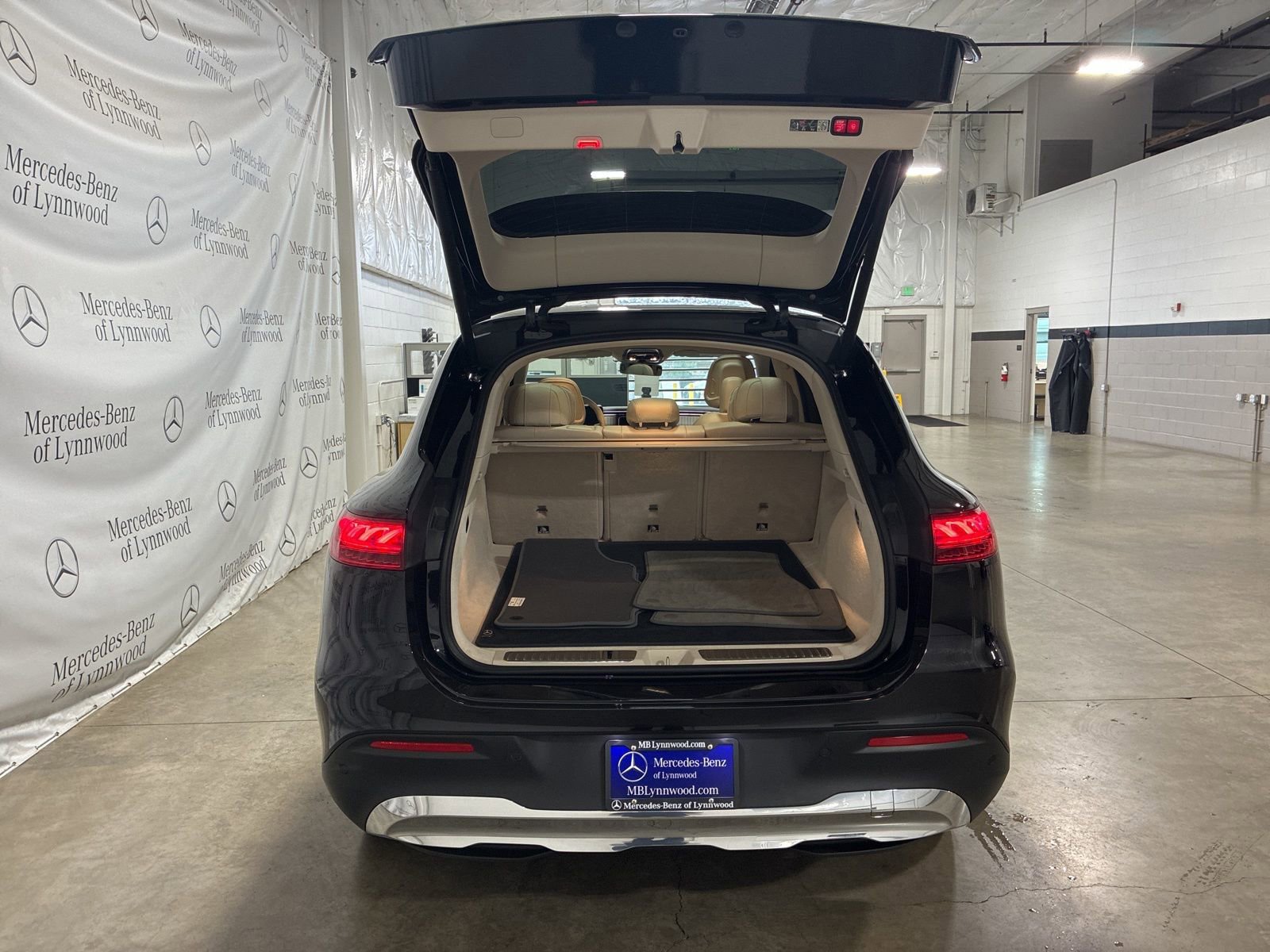 Used 2023 Mercedes-Benz EQS 450+ 4MATIC SUV image 32