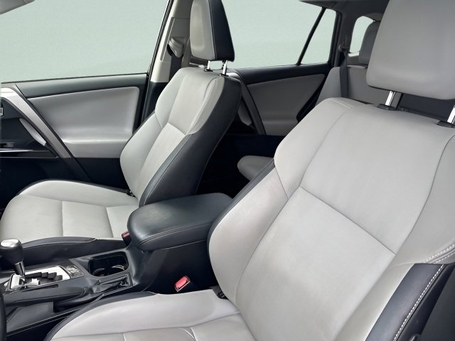 Used 2018 Toyota RAV4 Limited w/ Advanced Technology Package image 15