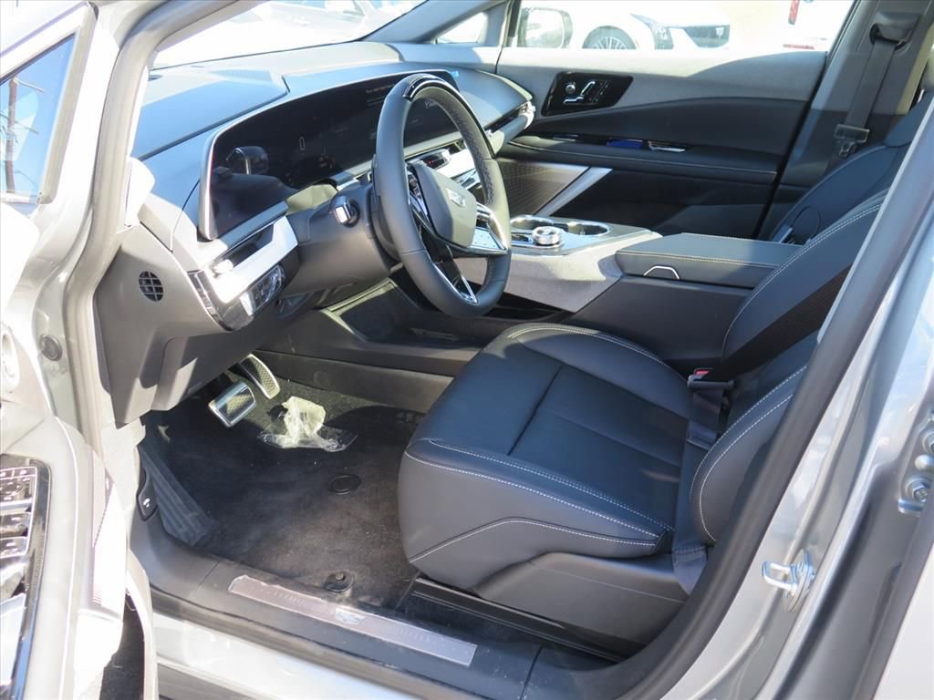 New 2026 Cadillac Optiq Luxury 2 image 9