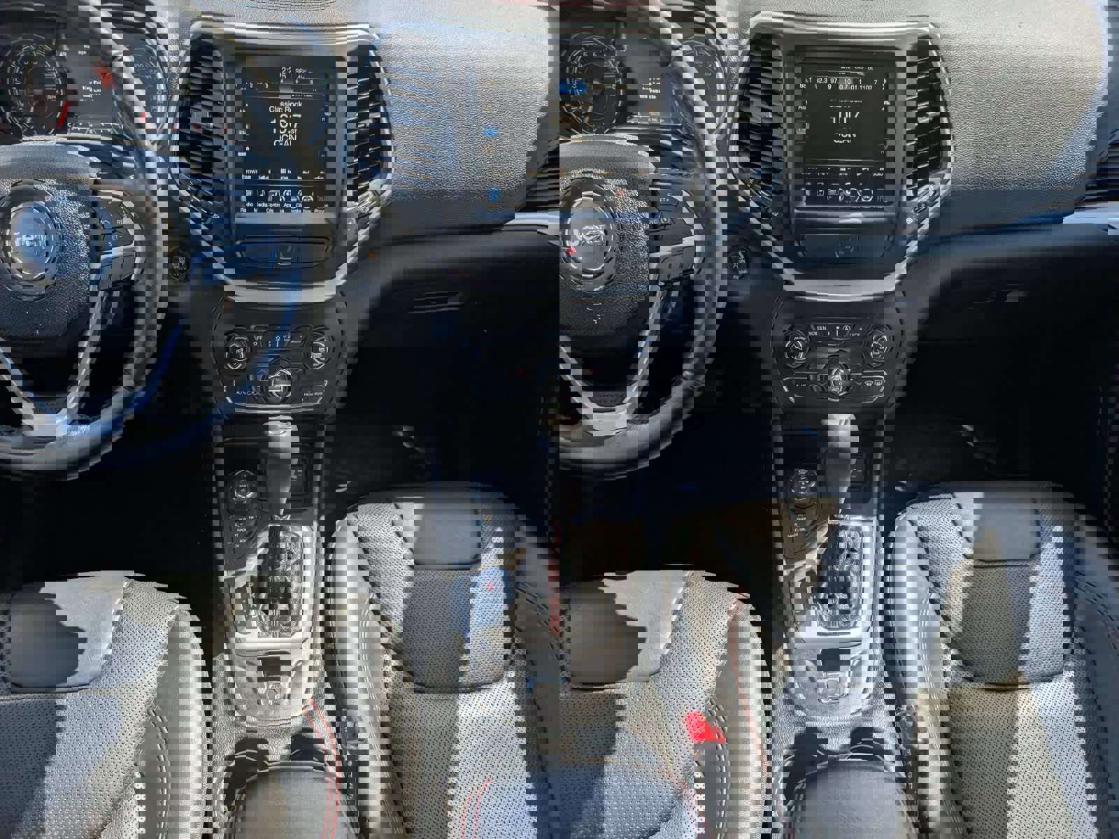 Used 2016 Jeep Cherokee Trailhawk w/ Comfort/Convenience Group image 15