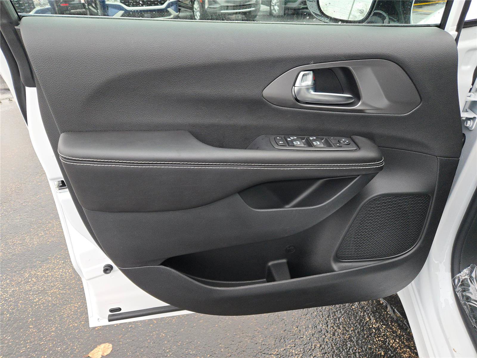 New 2026 Chrysler Voyager LX image 22