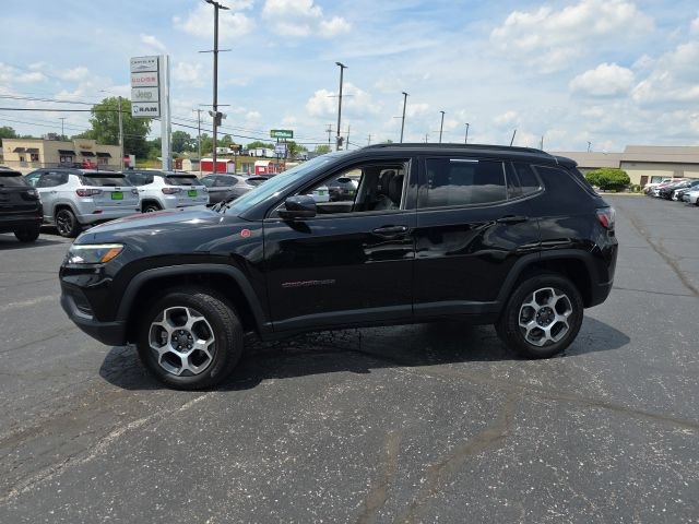 Used 2022 Jeep Compass Trailhawk w/ Trailhawk Elite Group AWD/4WD image 3