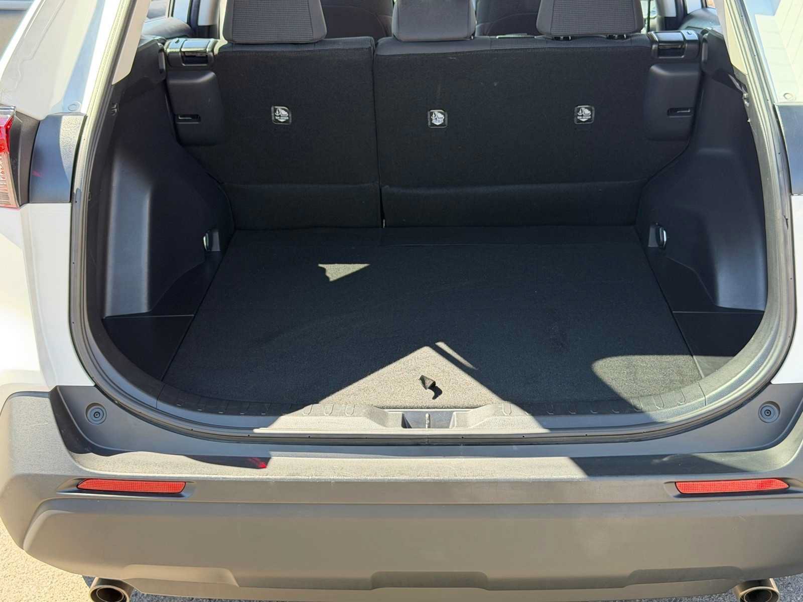 Used 2020 Toyota RAV4 LE w/ Carpet Mat Package FWD image 32