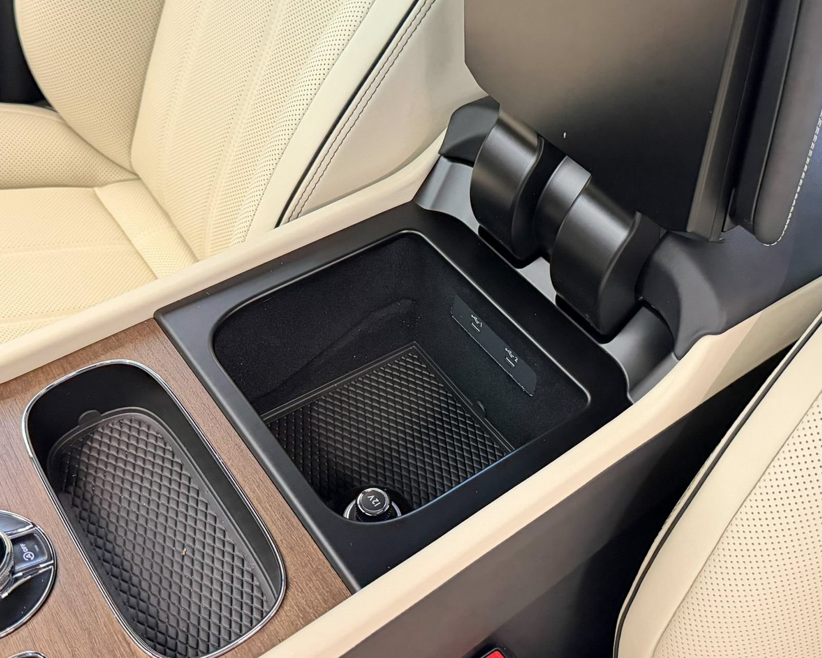 New 2026 Bentley Bentayga Extended Wheelbase AWD/4WD image 30