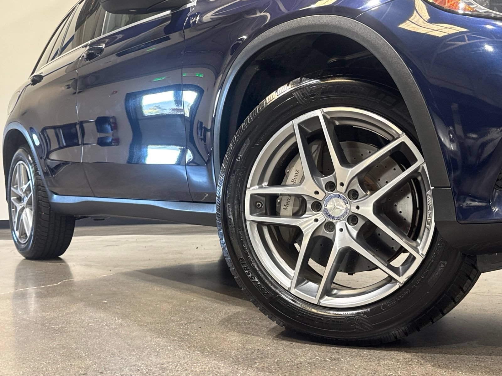 Used 2017 Mercedes-Benz GLC 300 4MATIC image 3