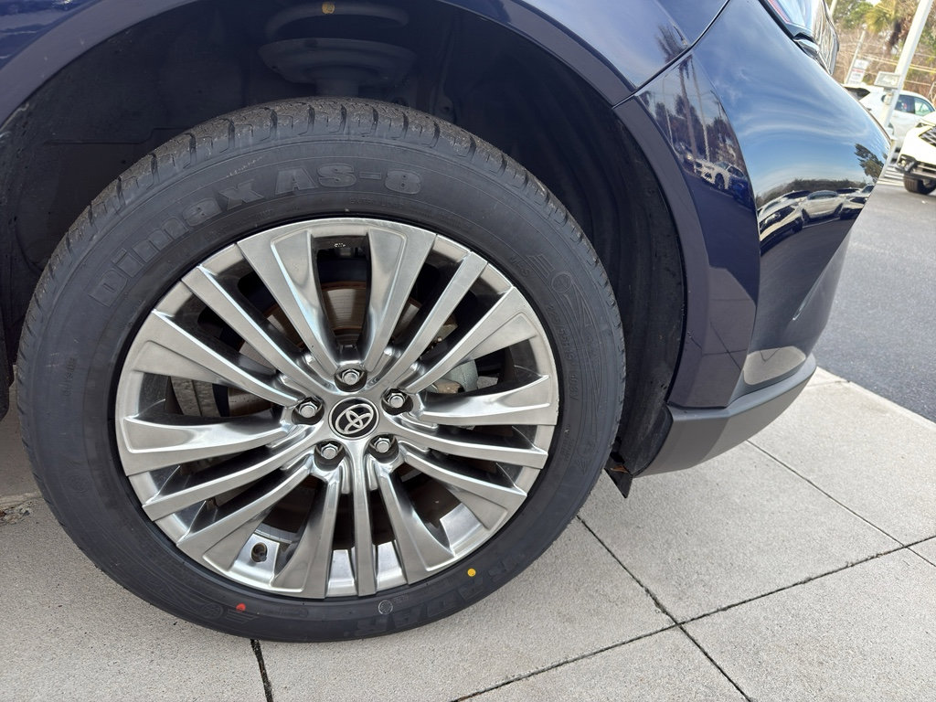 Used 2021 Toyota Venza XLE w/ Softex Package image 8