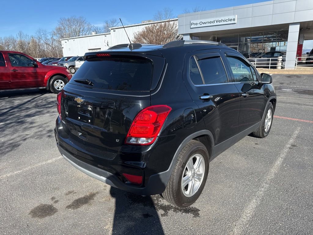 Used 2019 Chevrolet Trax LT w/ LT Convenience Package image 4