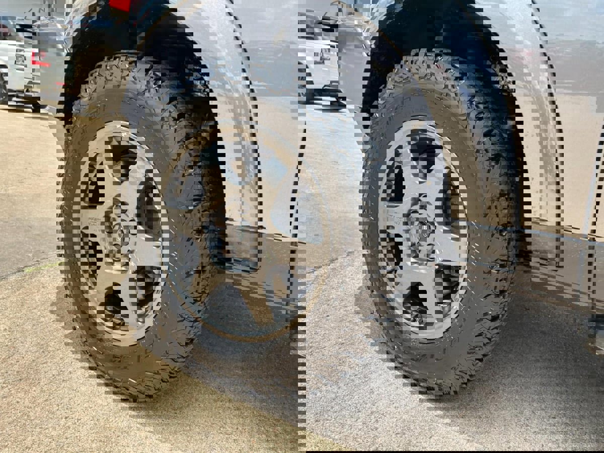 Used 2016 Land Rover LR4 image 40