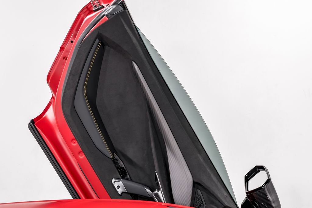 Used 2025 Lamborghini Revuelto image 9